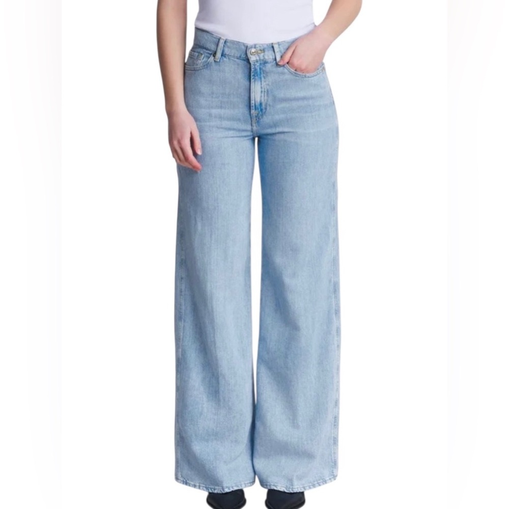 Light Wash Wide Leg Women’s Jeans